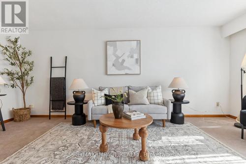 305 Poplar Street, Oshawa (Donevan), ON - Indoor Photo Showing Living Room