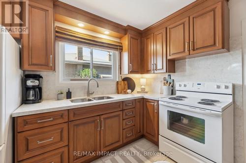 305 Poplar Street, Oshawa (Donevan), ON - Indoor Photo Showing Kitchen With Double Sink