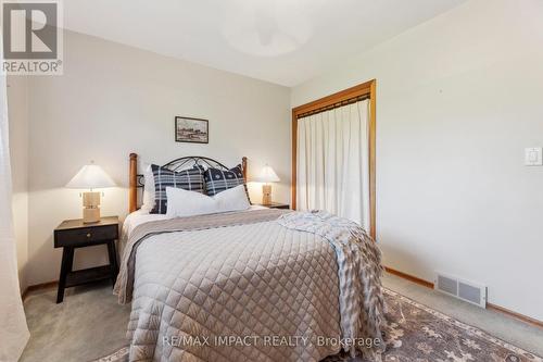 305 Poplar Street, Oshawa (Donevan), ON - Indoor Photo Showing Bedroom