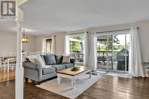 1169 Roger Place, Smith-Ennismore-Lakefield, ON - Indoor Photo Showing Living Room