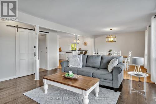 1169 Roger Place, Smith-Ennismore-Lakefield, ON - Indoor Photo Showing Living Room