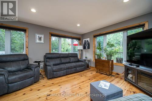 289 Maines Road, Tweed, ON - Indoor Photo Showing Living Room