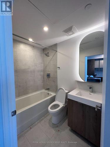 1005 - 15 Holmes Avenue, Toronto, ON - Indoor Photo Showing Bathroom