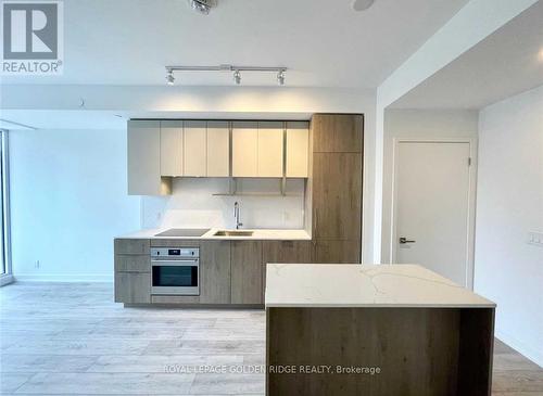 1005 - 15 Holmes Avenue, Toronto, ON - Indoor Photo Showing Kitchen