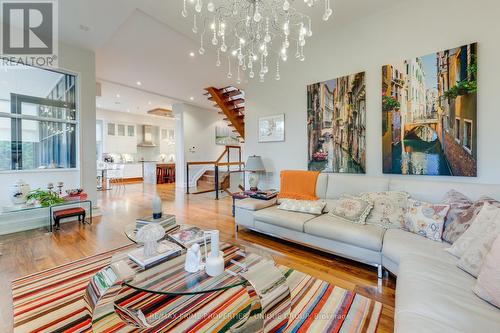 326 Joicey Boulevard, Toronto (Bedford Park-Nortown), ON - Indoor Photo Showing Living Room