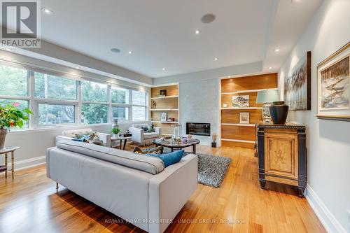 326 Joicey Boulevard, Toronto (Bedford Park-Nortown), ON - Indoor Photo Showing Living Room