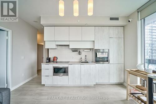 1911 - 8 Eglinton Avenue E, Toronto (Mount Pleasant West), ON - Indoor Photo Showing Kitchen