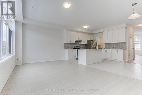 27 Floyd Ford Way, Markham, ON - Indoor Photo Showing Kitchen