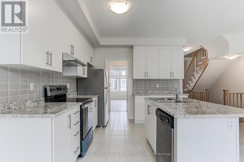 27 Floyd Ford Way, Markham, ON - Indoor Photo Showing Kitchen With Double Sink With Upgraded Kitchen