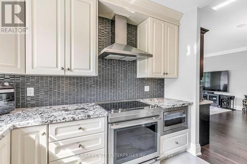 107 - 9909 Pine Valley Drive, Vaughan (Vellore Village), ON - Indoor Photo Showing Kitchen With Upgraded Kitchen