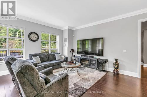 107 - 9909 Pine Valley Drive, Vaughan (Vellore Village), ON - Indoor Photo Showing Living Room