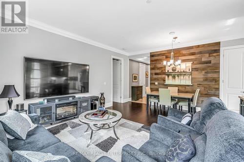 107 - 9909 Pine Valley Drive, Vaughan (Vellore Village), ON - Indoor Photo Showing Living Room