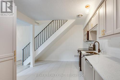 22 - 760 Berkshire Road, London, ON - Indoor Photo Showing Kitchen