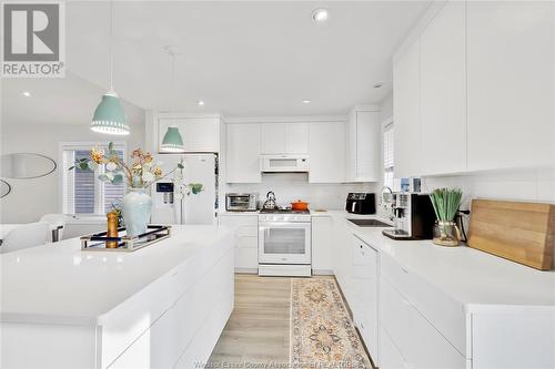 1017 Icewater, Windsor, ON - Indoor Photo Showing Kitchen With Upgraded Kitchen