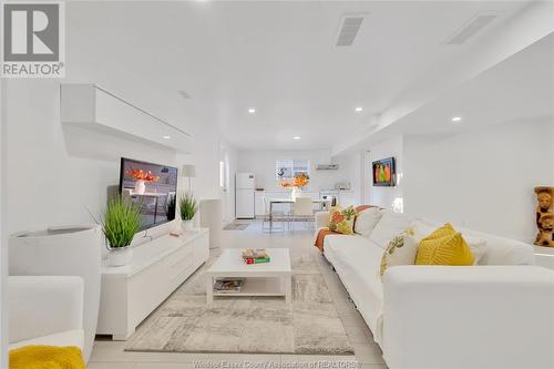 1017 Icewater, Windsor, ON - Indoor Photo Showing Living Room