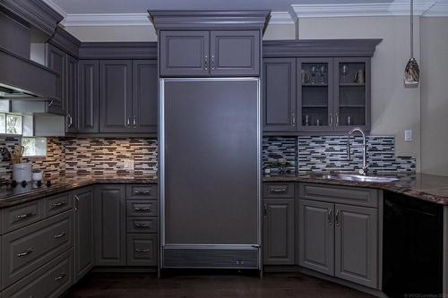 377 Hess Street S, Hamilton, ON - Indoor Photo Showing Kitchen