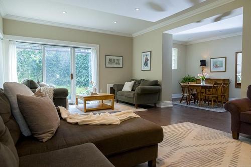 377 Hess Street S, Hamilton, ON - Indoor Photo Showing Living Room