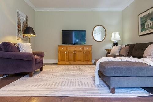 377 Hess Street S, Hamilton, ON - Indoor Photo Showing Bedroom