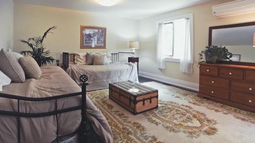 377 Hess Street S, Hamilton, ON - Indoor Photo Showing Bedroom