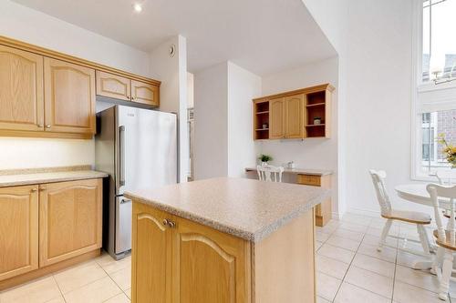 35 Landscapes Trail, Hamilton, ON - Indoor Photo Showing Kitchen