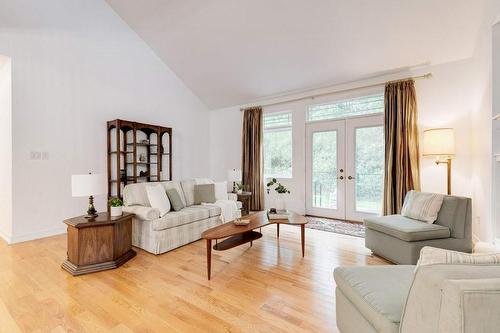 35 Landscapes Trail, Hamilton, ON - Indoor Photo Showing Living Room