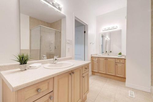 35 Landscapes Trail, Hamilton, ON - Indoor Photo Showing Bathroom