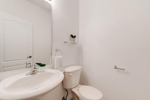 35 Landscapes Trail, Hamilton, ON - Indoor Photo Showing Bathroom