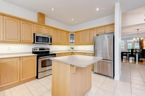 35 Landscapes Trail, Hamilton, ON - Indoor Photo Showing Kitchen