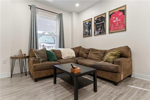 126 Cavell Avenue, Hamilton, ON - Indoor Photo Showing Living Room