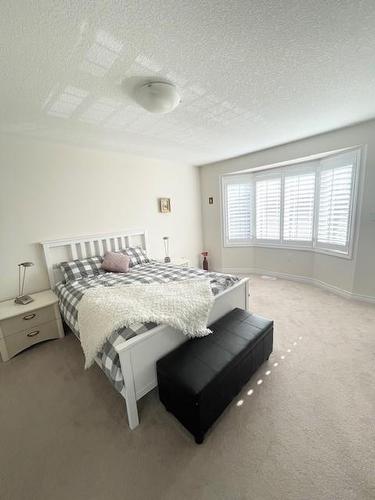 35 Charleswood Crescent, Hamilton, ON - Indoor Photo Showing Bedroom