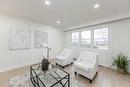 lots of natural light - 3045 Portage Road, Niagara Falls, ON  - Indoor Photo Showing Living Room 