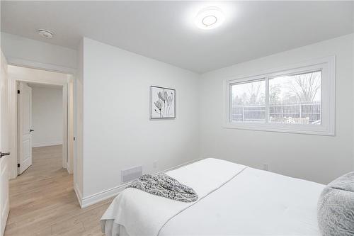 natural light - 3045 Portage Road, Niagara Falls, ON - Indoor Photo Showing Bedroom