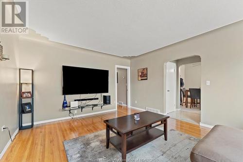 2079 Balfour Boulevard, Windsor, ON - Indoor Photo Showing Living Room