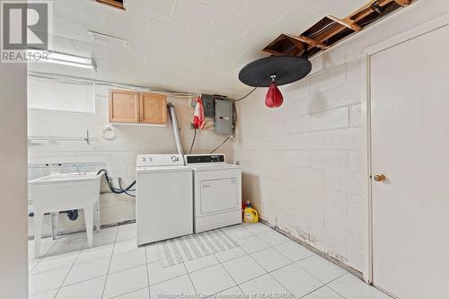 2079 Balfour Boulevard, Windsor, ON - Indoor Photo Showing Laundry Room