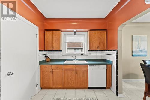 2079 Balfour Boulevard, Windsor, ON - Indoor Photo Showing Kitchen