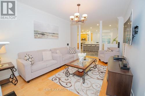 50 Islandview Way, Hamilton (Stoney Creek), ON - Indoor Photo Showing Living Room