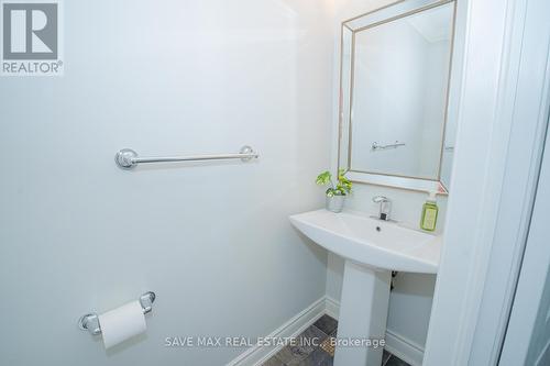 50 Islandview Way, Hamilton, ON - Indoor Photo Showing Bathroom