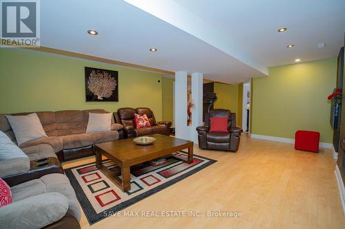 50 Islandview Way, Hamilton (Stoney Creek), ON - Indoor Photo Showing Living Room