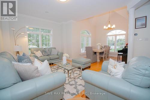 50 Islandview Way, Hamilton, ON - Indoor Photo Showing Living Room