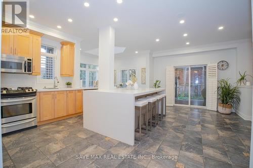 50 Islandview Way, Hamilton (Stoney Creek), ON - Indoor Photo Showing Kitchen With Upgraded Kitchen