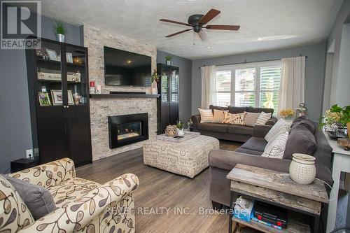 54 Blackfriar Lane, Brantford, ON - Indoor Photo Showing Living Room With Fireplace