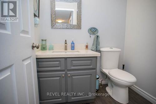 54 Blackfriar Lane, Brantford, ON - Indoor Photo Showing Bathroom