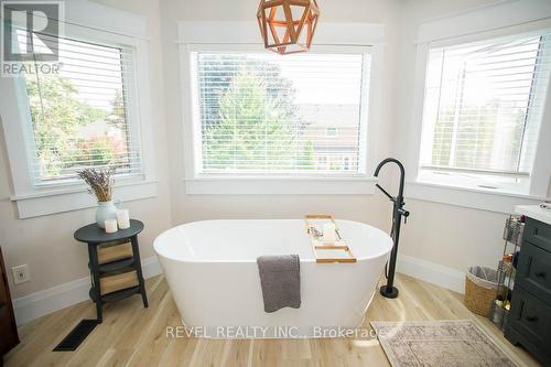 54 Blackfriar Lane, Brantford, ON - Indoor Photo Showing Bathroom