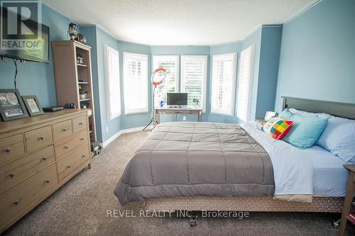 54 Blackfriar Lane, Brantford, ON - Indoor Photo Showing Bedroom