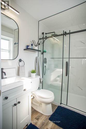 54 Blackfriar Lane, Brantford, ON - Indoor Photo Showing Bathroom