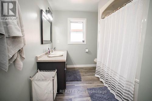 54 Blackfriar Lane, Brantford, ON - Indoor Photo Showing Bathroom