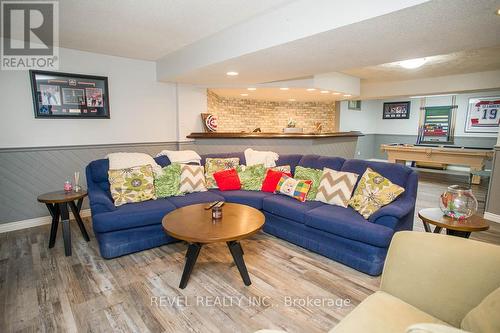 54 Blackfriar Lane, Brantford, ON - Indoor Photo Showing Living Room