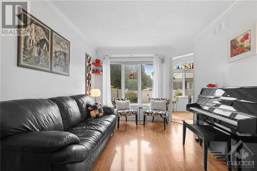 87 Grenadier Way, Ottawa, ON - Indoor Photo Showing Living Room