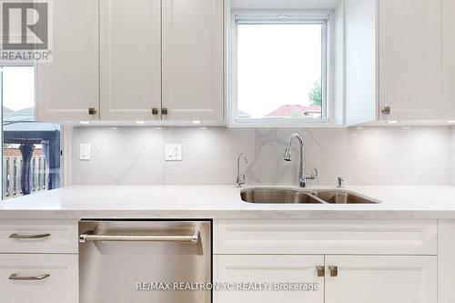 5 Oland Drive, Vaughan (Vellore Village), ON - Indoor Photo Showing Kitchen With Double Sink With Upgraded Kitchen