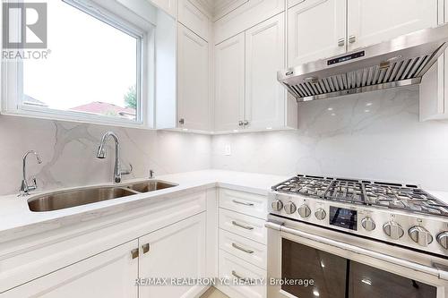 5 Oland Drive, Vaughan (Vellore Village), ON - Indoor Photo Showing Kitchen With Double Sink With Upgraded Kitchen